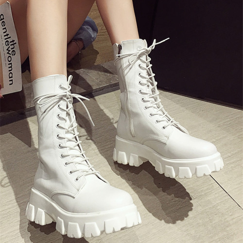 大碼女靴41一43馬丁靴女英倫風黑色百搭短靴春秋厚底中筒機車靴40