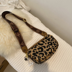 質感小包包女2025新款韓版單肩包寬肩帶豹紋馬鞍包斜後後背包手機包夏