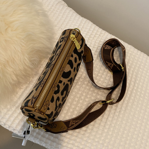 質感小包包女2025新款韓版單肩包寬肩帶豹紋馬鞍包斜後後背包手機包夏 質感小包包女2025新款韓版單肩包寬肩帶豹紋馬鞍包斜後後背包手機包夏