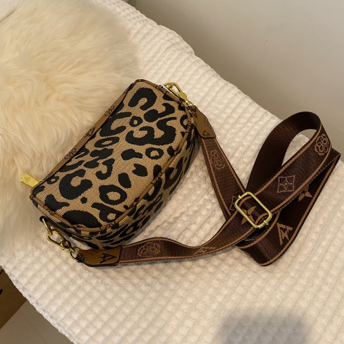 質感小包包女2025新款韓版單肩包寬肩帶豹紋馬鞍包斜後後背包手機包夏 質感小包包女2025新款韓版單肩包寬肩帶豹紋馬鞍包斜後後背包手機包夏