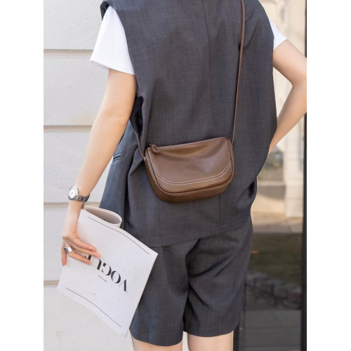 商場同款真皮單肩斜背小包女2026新時尚頭層植鞣牛皮手機包馬鞍包 商場同款真皮單肩斜背小包女2026新時尚頭層植鞣牛皮手機包馬鞍包