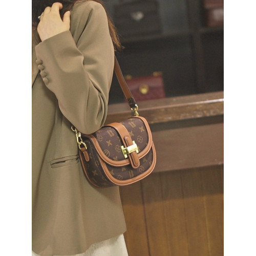 爆款超火小包包女士2025新款今年流行高級感寬肩帶斜背女款馬鞍包