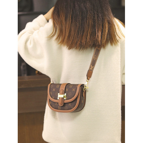 爆款超火小包包女士2025新款今年流行高級感寬肩帶斜背女款馬鞍包