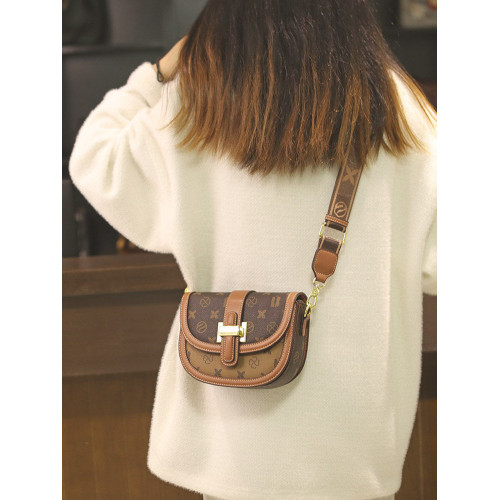 爆款超火小包包女士2025新款今年流行高級感寬肩帶斜背女款馬鞍包