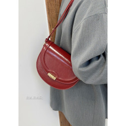 高級感斜背小包包女2024新款秋冬單肩包小衆酒紅色時尚腋下馬鞍包