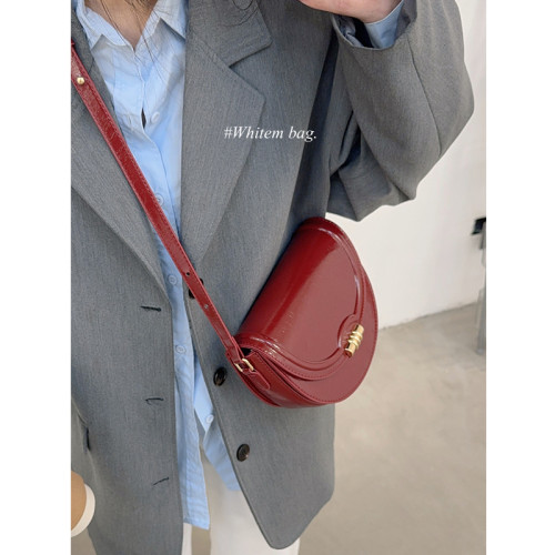 高級感斜背小包包女2024新款秋冬單肩包小衆酒紅色時尚腋下馬鞍包