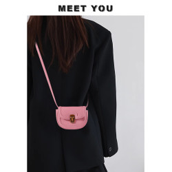 粉色超火精緻迷你馬鞍小包包女式2026新款高級感輕奢小衆斜背小包