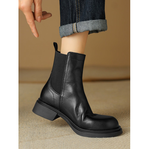 巨好穿英倫風復古軟皮馬丁靴女秋冬新款百搭粗中跟切爾西短靴黑色 巨好穿英倫風復古軟皮馬丁靴女秋冬新款百搭粗中跟切爾西短靴黑色