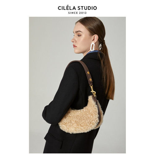 【希蕾娜】羊羔毛腋下包毛毛包包女冬季毛絨女包單肩斜後後背包馬鞍包 【希蕾娜】羊羔毛腋下包毛毛包包女冬季毛絨女包單肩斜後後背包馬鞍包