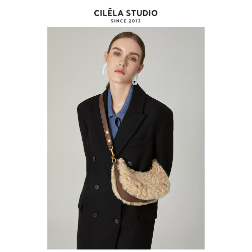 【希蕾娜】羊羔毛腋下包毛毛包包女冬季毛絨女包單肩斜後後背包馬鞍包 【希蕾娜】羊羔毛腋下包毛毛包包女冬季毛絨女包單肩斜後後背包馬鞍包