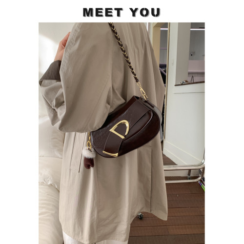 超火精緻不撞款鏈條馬鞍包包女士2026新款高級感輕奢小衆斜背小包