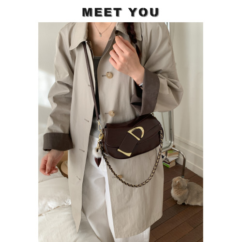 超火精緻不撞款鏈條馬鞍包包女士2026新款高級感輕奢小衆斜背小包