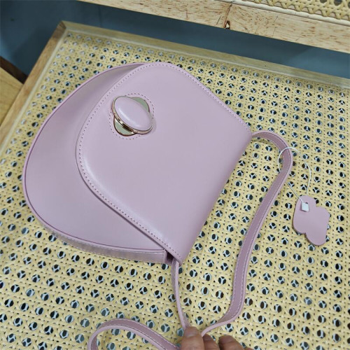 出口韓國真皮品牌庫存特價清貨牛皮大品牌斜背馬鞍小方包女包 出口韓國真皮品牌庫存特價清貨牛皮大品牌斜背馬鞍小方包女包