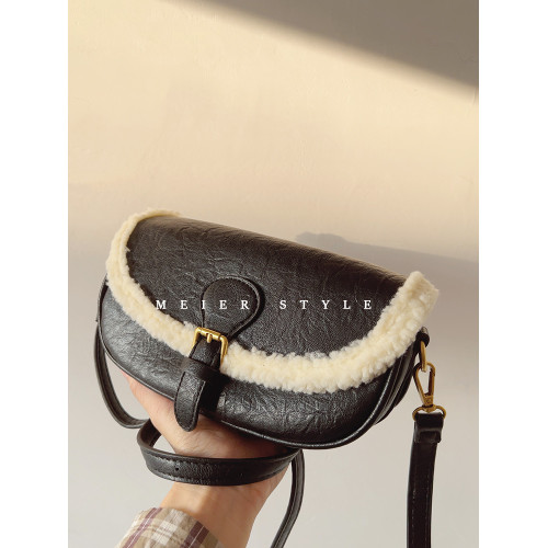 韓國ins羊羔毛拼接馬鞍包復古單肩斜背小包包毛絨包毛毛包2023新