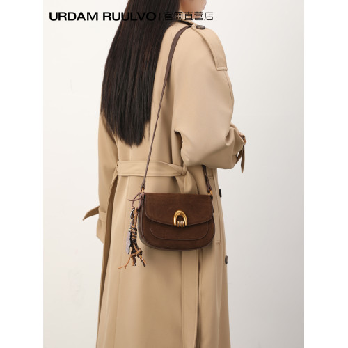 UR復古高級質感馬鞍包女2025新款休閒大容量通勤單肩包百搭斜後後背包