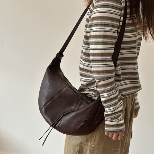 復古簡約真皮馬鞍包頭層牛皮休閒寬肩帶單肩月牙包植鞣軟皮斜後後背包 復古簡約真皮馬鞍包頭層牛皮休閒寬肩帶單肩月牙包植鞣軟皮斜後後背包
