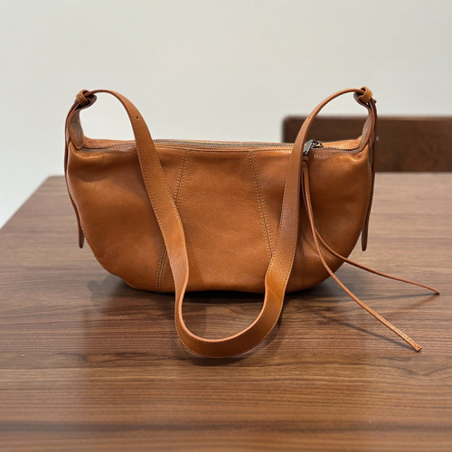 復古簡約真皮馬鞍包頭層牛皮休閒寬肩帶單肩月牙包植鞣軟皮斜後後背包 復古簡約真皮馬鞍包頭層牛皮休閒寬肩帶單肩月牙包植鞣軟皮斜後後背包