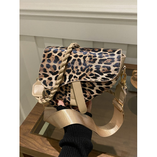 網紅豹紋包包女2024新款時尚高級感洋氣單肩斜後後背包韓國百搭馬鞍包 網紅豹紋包包女2024新款時尚高級感洋氣單肩斜後後背包韓國百搭馬鞍包