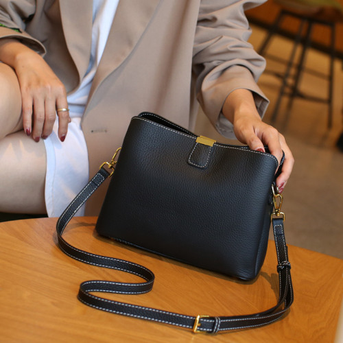 時尚牛皮包女2025新款潮大容量水桶包百搭通勤真皮單肩斜背手提包