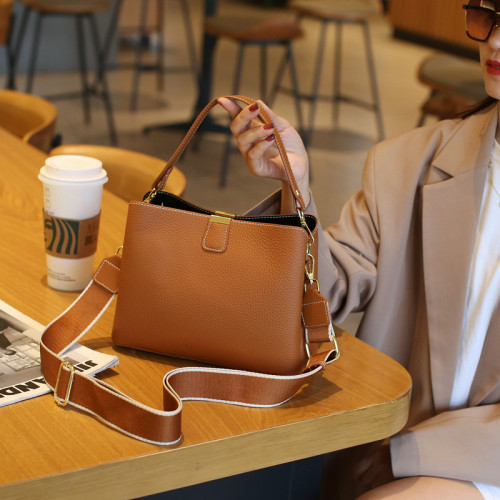 時尚牛皮包女2025新款潮大容量水桶包百搭通勤真皮單肩斜背手提包