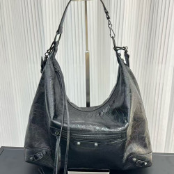 26新春款黑色機車包女腋下包大容量油蠟皮hobo包金屬鉚釘單肩包