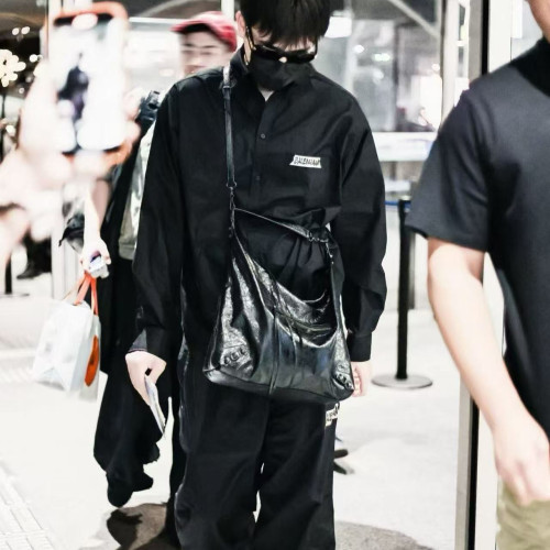 26新春款黑色機車包女腋下包大容量油蠟皮hobo包金屬鉚釘單肩包