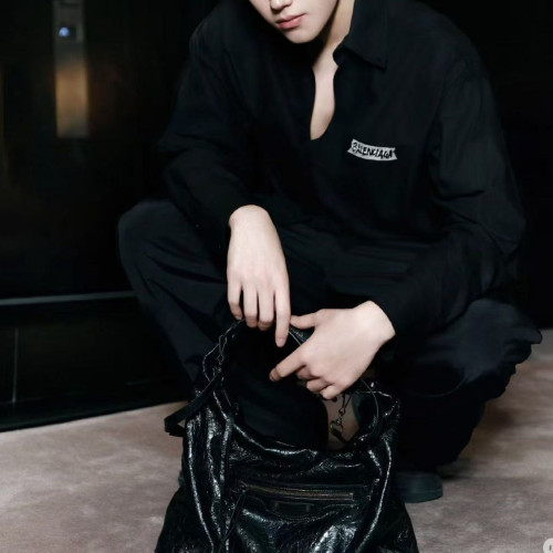 26新春款黑色機車包女腋下包大容量油蠟皮hobo包金屬鉚釘單肩包