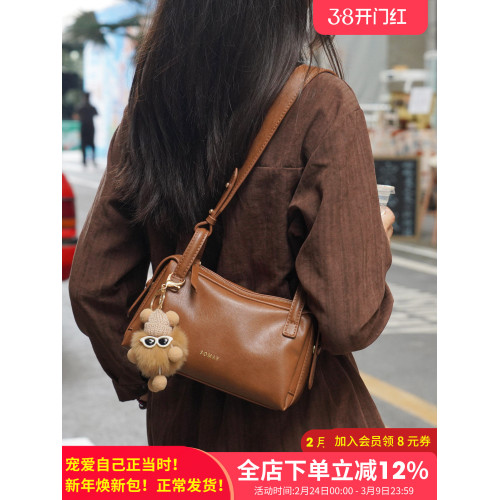 波士頓腋下包包女士2026新款春夏百搭單肩斜後後背包女款小衆枕頭女包