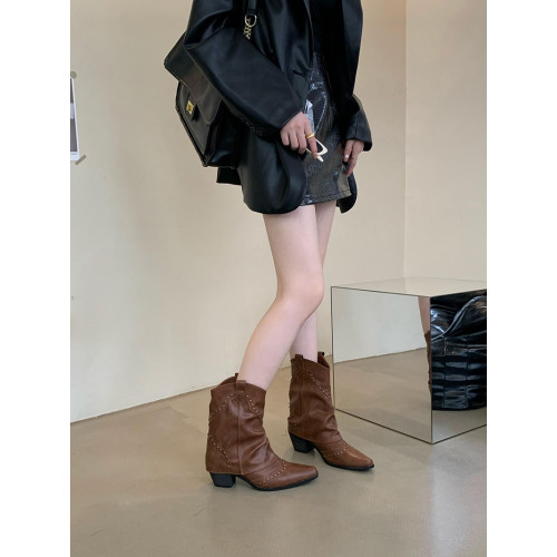 復古棕色V口馬丁靴時尚西部牛仔靴鉚釘設計感菸琯靴女短靴夏薄款