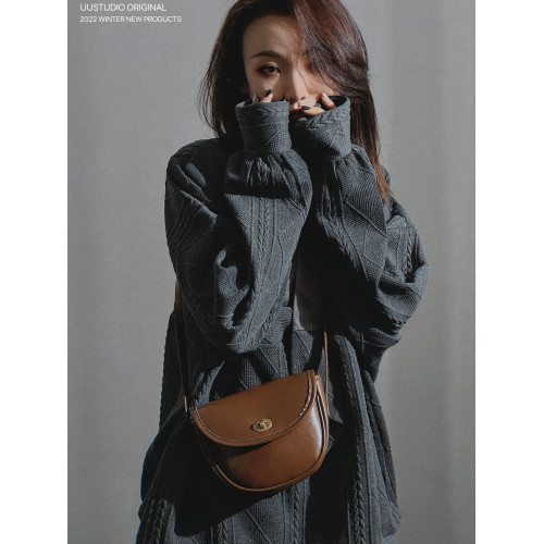 uustudio小衆設計復古AGB辣妹油蠟皮半圓鎖釦郵差馬鞍單肩斜後後背包