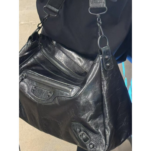 2025新款Moto中性機車包大容量重工鉚釘腋下包秋冬牛皮斜背單肩包 2025新款Moto中性機車包大容量重工鉚釘腋下包秋冬牛皮斜背單肩包