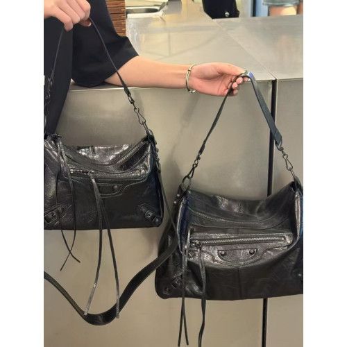 2025新款Moto中性機車包大容量重工鉚釘腋下包秋冬牛皮斜背單肩包 2025新款Moto中性機車包大容量重工鉚釘腋下包秋冬牛皮斜背單肩包