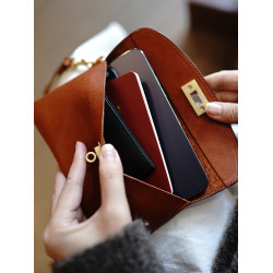 鹿小姐植鞣牛皮復古簡約大容量鎖釦錢包真皮證件手機收納手拿包