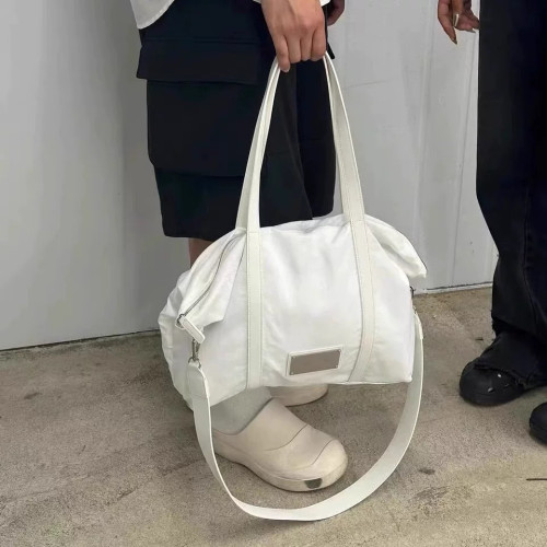 matin kim韓國設計師品牌25春季新款金屬標志尼龍購物袋單肩女包