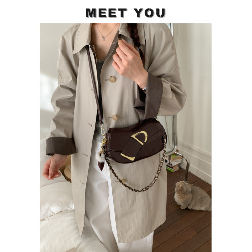 紅色超火精緻鏈條馬鞍包包女2026新款春季高級感輕奢小衆斜背婚包