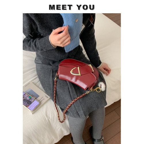 紅色超火精緻鏈條馬鞍包包女2026新款春季高級感輕奢小衆斜背婚包