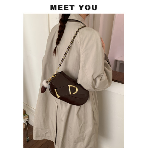 紅色超火精緻鏈條馬鞍包包女2026新款春季高級感輕奢小衆斜背婚包