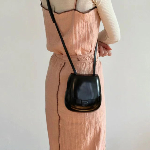 意大利小衆設計師男女通用真皮馬鞍包復古單肩斜後後背包迷你小貝殼包