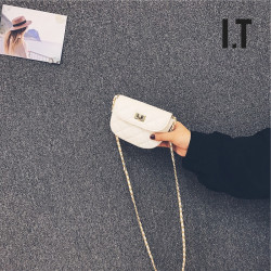 香港專櫃真皮設計獨特小巧放手機小包包女2026新款菱格鏈條馬鞍包