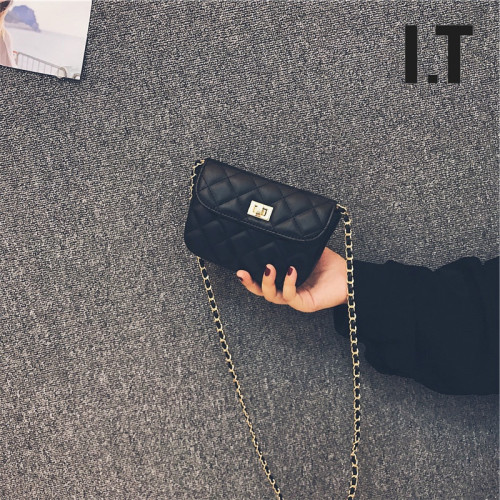 香港專櫃真皮設計獨特小巧放手機小包包女2026新款菱格鏈條馬鞍包 香港專櫃真皮設計獨特小巧放手機小包包女2026新款菱格鏈條馬鞍包