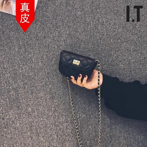 香港專櫃真皮設計獨特小巧放手機小包包女2026新款菱格鏈條馬鞍包 香港專櫃真皮設計獨特小巧放手機小包包女2026新款菱格鏈條馬鞍包