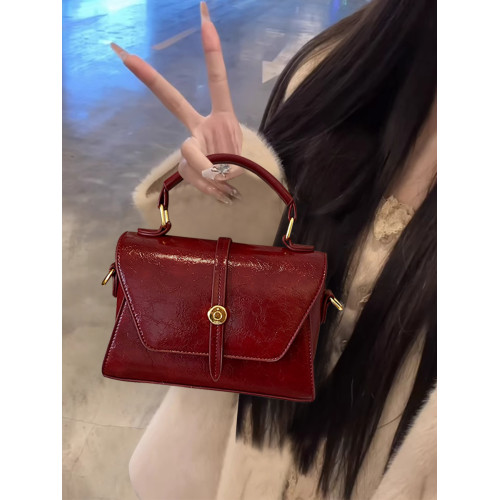 紅色結婚包包女新娘2026新款高級感輕奢小衆貴氣巨好看斜背馬鞍包 紅色結婚包包女新娘2026新款高級感輕奢小衆貴氣巨好看斜背馬鞍包