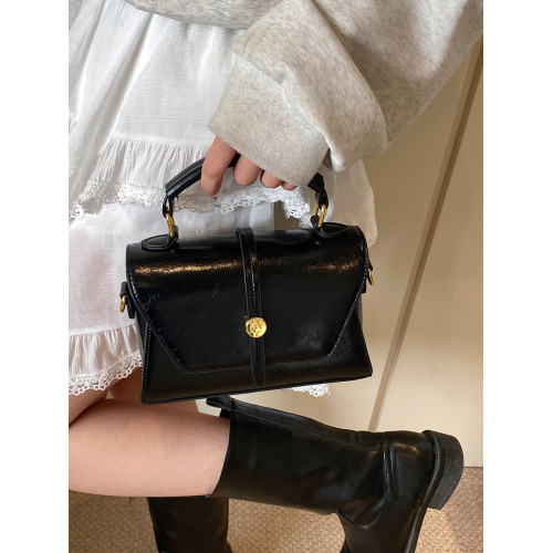 紅色結婚包包女新娘2026新款高級感輕奢小衆貴氣巨好看斜背馬鞍包 紅色結婚包包女新娘2026新款高級感輕奢小衆貴氣巨好看斜背馬鞍包