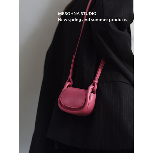 MBSQHNA小衆設計迷你口紅包包女2022新款高級感辣妹耳機包斜後後背包