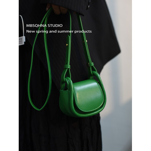 MBSQHNA小衆設計迷你口紅包包女2022新款高級感辣妹耳機包斜後後背包