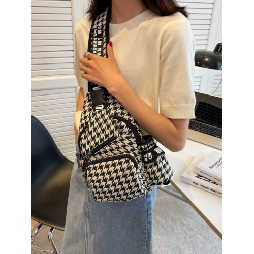 韓系2025新款女士胸包時尚簡約斜後後背包帆布百搭胸前包斜後後背包多層潮