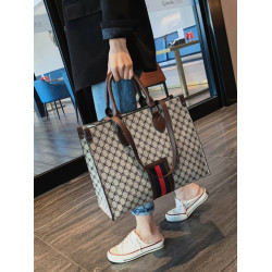 香港大容量真皮手提大包包女2024新款潮女士單肩斜後後背包公文托特包