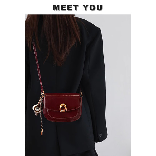 紅色超火精緻馬鞍包包女式2026新款輕奢小衆高級感百搭單肩斜後後背包 紅色超火精緻馬鞍包包女式2026新款輕奢小衆高級感百搭單肩斜後後背包