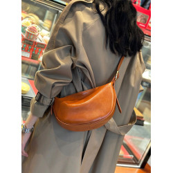 真皮斜後後背包女2024新款小衆高級感餃子包復古寬肩帶腰包牛皮馬鞍包