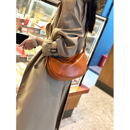 真皮斜後後背包女2024新款小衆高級感餃子包復古寬肩帶腰包牛皮馬鞍包 真皮斜後後背包女2024新款小衆高級感餃子包復古寬肩帶腰包牛皮馬鞍包